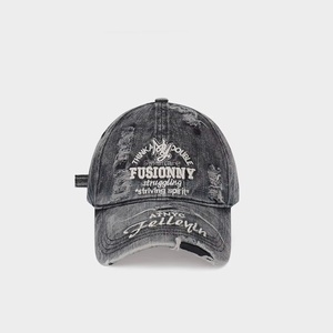 Casquette de baseball en jean déchiré et délavé avec logo personnalisé, style streetwear, pour hommes et femmes, tendance et polyvalente, type Dad Hat - Product Image 1