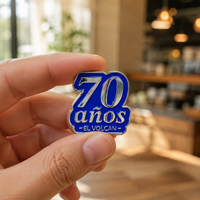 Épinglette personnalisée en émail dur pour 70e anniversaire, plaquée argent, avec numéro et texte, badge métallique pour événement, objet de collection, cadeau