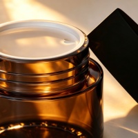Stoples Krim Amber Logo Kustom Dengan Tutup Sekrup Hitam dan Segel 20g 30g 50g 100g untuk Body Butter Grosir Tersedia