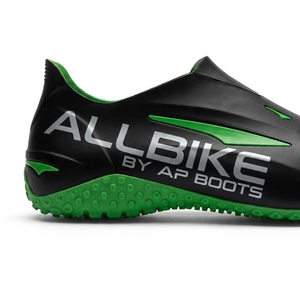 รองเท้าบูท AP ALLBIKE 2 สีดำ แบบหุ้มข้อกลาง ทำจาก PVC กันน้ำ พร้อมพื้นรองเท้าสีแดง สำหรับงานกลางแจ้งและการใช้งานในชีวิตประจำวัน - Product Image 1