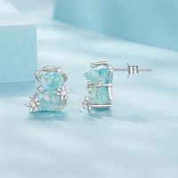 Anting-anting kecil anak-anak, perhiasan fashion hypoallergenic terbaru, anting-anting kecil anak-anak desainer Biru Bunga Tanpa Noda resin beruang perak lucu s925