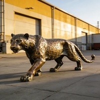 Statue de léopard tacheté en cuivre coulé sur mesure de grande taille pour la décoration de villas, d'hôtels et de parcs