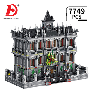 Grand Ensemble de Blocs de Construction Asile d'Horreur Gothique 7749 Pièces MOC Kit Modèle Maison Hantée Vue sur Rue Briques à Assembler Difficiles pour Adultes Jouet - Product Image 1