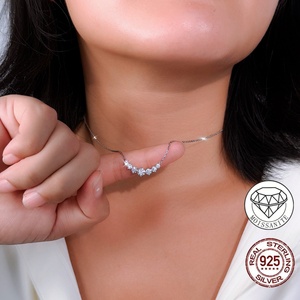 <span class=keywords><strong>Collana</strong></span> <span class=keywords><strong>con</strong></span> Pendente Rotondo in Moissanite Colore D VVS1, Argento Sterling 925 Autentico, Taglio Brillante, Supera il Test del <span class=keywords><strong>Diamante</strong></span>, per Donne - Product Image 2