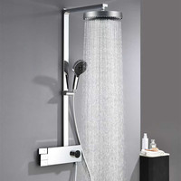 Ensemble de douche mural en acier inoxydable brossé avec pommeau de pluie en céramique, barre coulissante à poignée unique et robinet sur pied pour usage hôtelier