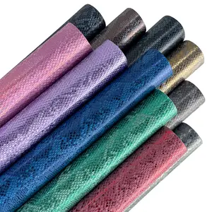 Venta al por mayor de metal colorido serpiente grano patrón en relieve sintético Artificial Pu cuero para bolsos zapatos Material de cuero