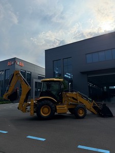 Chargeuse-pelleteuse jaune 7500 kg de poids opérationnel, capacité de la benne 1,3 m³, pour travaux agricoles, aménagement paysager et petites constructions - Product Image 6