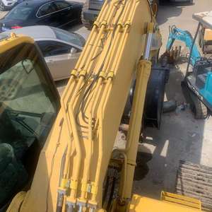 Excavadora Komatsu PC200 Usada con Movimiento Suave, Tuberías de Circuito Limpio, Excelente Estado, Motor Cummins, Caja de Cambios, Modelo PLC-2020 - Product Image 5