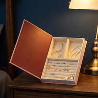 Élégant coffret en lin imitation livre magnétique multi-compartiments pour bagues, colliers, bracelets, perles, décoration de bureau et de maison, estampage à chaud