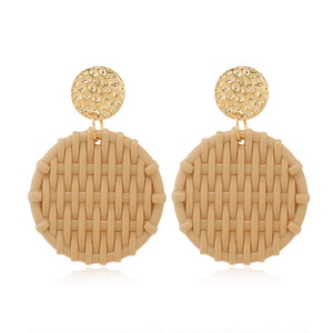 Pendientes Colgantes <span class=keywords><strong>de</strong></span> Aleación <span class=keywords><strong>con</strong></span> Diseño Geométrico <span class=keywords><strong>de</strong></span> Corazón Doble y <span class=keywords><strong>Estrella</strong></span> <span class=keywords><strong>de</strong></span> Cinco <span class=keywords><strong>Puntas</strong></span>, Estilo Rattan, Color Natural, para Venta Caliente en Wish, Estilo Europeo Americano - Product Image 3