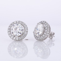 Boucles d'oreilles clous en argent sterling style classique avec moissanite ronde taille brillant 1 carat DEF VVS1 pour femme