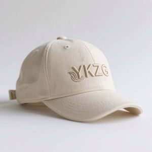 หมวกเบสบอลสำหรับทุกเพศ6แผงสีเบจผ้าทอลายทแยงและหัวเข็มขัดสีเงินจาก Ykzg ปักโลโก้ - Product Image 1