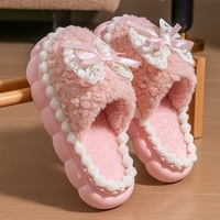 Chaussons d'intérieur roses en dentelle et peluche pour femmes, à bout ouvert, à enfiler, avec semelle plateforme épaisse effet nuage, chauds pour l'hiver, vente en gros pour dames