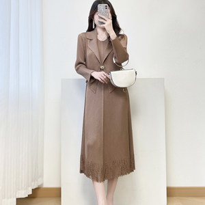 Robe de grande taille à franges de couleur unie associée à un petit manteau pour un <span class=keywords><strong>ensemble</strong></span> plissé élégant - Product Image 2