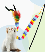 SONGWAY Mainan Tongkat Penggoda Kucing Ramah Lingkungan 78cm yang Dapat Diisi Ulang dengan Bulu Lonceng Desain Ulat Bergaris Pelangi Interaktif
