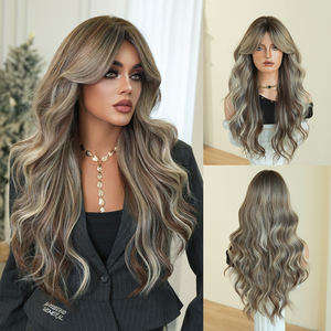 Peluca de Cabello Sintético Largo y Rizado de 28 Pulgadas, Color Castaño Ceniza con Reflejos Plateados, con Flequillo Cortina, Fibra Resistente al Calor, Aspecto Natural Mate - Product Image 1