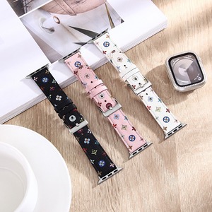 Forwelleny 20mm Nouvelle Mode <span class=keywords><strong>Bracelet</strong></span> En <span class=keywords><strong>Cuir</strong></span> LV Voyage À Quatre Feuilles Fleur Bande <span class=keywords><strong>Bracelet</strong></span> pour <span class=keywords><strong>Apple</strong></span> <span class=keywords><strong>Watch</strong></span> Série 11 10 9 <span class=keywords><strong>8</strong></span> 49mm - Product Image 1