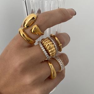 Anillo de Acero de Titanio con Circonita Europeo y Americano, Joyería de Lujo de Alta Gama que No se Destiñe, Acero Inoxidable Transfronterizo - Product Image 2