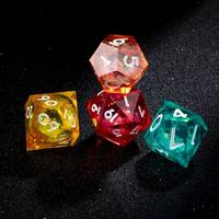 Ensemble de dés en résine à bords vifs personnalisables, noyau rempli de liquide, dés polyédriques pour D&D, Pathfinder et autres jeux de société fantastiques