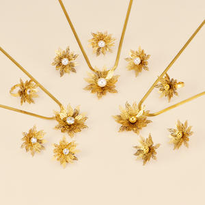 Juego de <span class=keywords><strong>Accesorios</strong></span> de Alta Calidad con Diseño Clásico de Flores, Incrustaciones de Perlas y Circonitas, Chapado en Oro de 18k, <span class=keywords><strong>Joyería</strong></span> de Acero Inoxidable para Bodas y Fiestas - Product Image 2