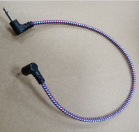 Câble audio mono jack 3,5 mm (1/8 po) coloré à angle de 90 degrés avec conducteur en cuivre nu et gaine non blindée
