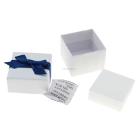 Boîte à bijoux en carton recyclable avec nœud en ruban et insert en mousse pour bagues et boucles d'oreilles