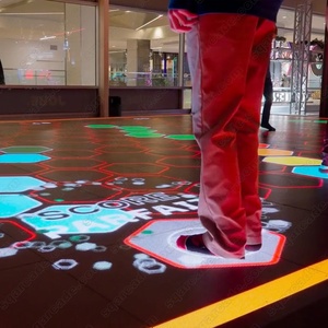 Équipement de salle de jeux d'évasion intérieure : Sol interactif à grille de pixels LED pour jeux de défi pour adultes - Product Image 2