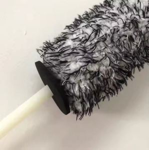 Brosse de nettoyage en microfibre douce avec logo personnalisé, manche long antidérapant, outil de détaillage pour jantes de roues et lavage de voiture - Product Image 4