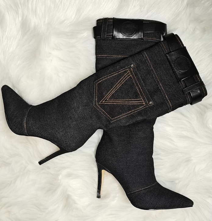 กางเกงยีนส์สีดำ