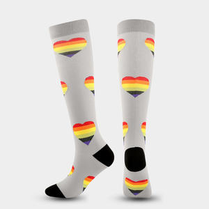 Chaussettes de compression à motif cœur en nylon, anti-transpiration, pour cyclisme en extérieur, taille jeune, chaussettes décontractées régulières - Product Image 1