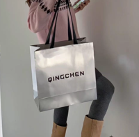 Sacs de shopping en papier d'art doré argenté portables avec logo personnalisé Impression naturelle Sacs de vente au détail réutilisables