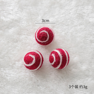 ลูกบอลตกแต่งคริสต์มาสทำจากผ้าขนสัตว์ทำมือ ของประดับตกแต่งต้นคริสต์มาสแบบแขวน - Product Image 5