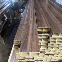 Panneau mural WPC texturé imperméable avec grain de bois 3D en polystyrène bois-plastique pour la décoration de bâtiments dans les hôtels et les bureaux