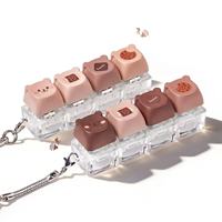 Gantungan Kunci Beruang Lucu 4 Tombol Klik Suara Mekanis Keycap PC Alloy Liontin Hiasan Tas Hadiah