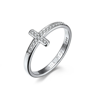Joyería de comercio electrónico yunique: anillos cruzados de acero titanio con incrustaciones de diamantes para hombres y mujeres, ideales para propuestas de matrimonio - Product Image 5