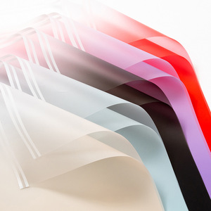 Vente en gros de papier d'emballage floral coréen en couleurs dégradées Enveloppe de fleur imperméable à l'eau enduite de PE pour bouquets au choix du <span class=keywords><strong>fleuriste</strong></span> - Product Image 3