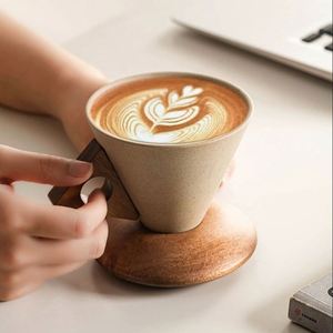 Tasse à café cappuccino personnalisée 300 ml en grès écologique moderne avec soucoupe, réutilisable pour expresso, thé au lait, en céramique avec base en bois - Product Image 2