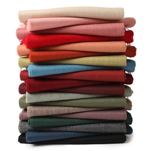Écharpe d'Hiver en Laine de Luxe de Créateur pour Femmes, Châles Personnalisables avec Logo Brodé, Foulard Uni en Laine pour Femme - Product Image 1