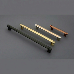Manijas modernas para gabinetes en cuatro acabados metálicos distintos. Estas manijas contemporáneas estilo "T-bar" presentan un aspecto elegante. - Product Image 1