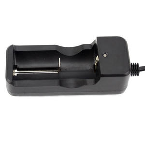 Chargeur de batterie de bureau Luomen 18650 26650 14500 Li-ion avec protection contre les surcharges, câble standard - Product Image 4