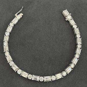 Bracelet chaîne à breloques en moissanite, style tennis, en argent sterling 925, bijou de mode hip-hop, accessoire de déclaration étincelant - Product Image 1