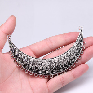 Conector <span class=keywords><strong>de</strong></span> aleación con diseño <span class=keywords><strong>de</strong></span> <span class=keywords><strong>plumas</strong></span> y cuello <span class=keywords><strong>de</strong></span> <span class=keywords><strong>plumas</strong></span>, 103x25mm, 2 anillas superiores, 21 orificios para colgar, para collar llamativo con <span class=keywords><strong>flecos</strong></span> estilo bohemio - Product Image 1