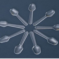 Mini cuillères en plastique jetables individuelles portables de couleur personnalisée de qualité alimentaire de haute qualité pour bar à la maison