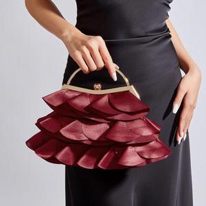 Nuevo Bolso de Mano para Fiesta 2026, Color Vino Tinto, con Pedrería y Pétalos de Rosa, Elegante, con Cadena, Cierre de Hebilla, para Banquete, de Poliéster - Product Image 4