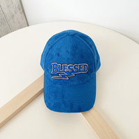 Gorras de Béisbol Personalizadas de 6 Paneles en Gamuza Azul con Letra Bordada en 3D, Gorras de Béisbol Ajustables con Estructura Deportiva y a la Moda