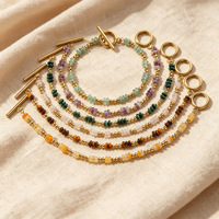 Bracelet artisanal en perles plates de pierres précieuses naturelles mélangées, plaqué or 18 carats, avec fermoir OT, empilable
