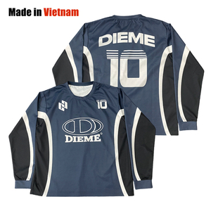 เสื้อฟุตบอลสไตล์เรโทรสตรีทพิมพ์ลายโลโก้ ใส่สบาย ระบายอากาศได้ดี ทรงโอเวอร์ไซส์ คอกลม - Product Image 1