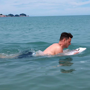 Planche de surf électrique 3200W 48V étanche avec hélices pour lacs, rivières, débutants, unisexe, sports nautiques, matériau PP - Product Image 4
