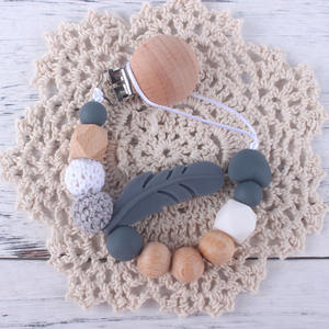 Nueva Cadena de dentición de alimentación de bebé personalizada, mordedor de pluma de haya, cadena de chupete de bebé, soporte infantil masticable de ganchillo, Clip de madera - Product Image 6
