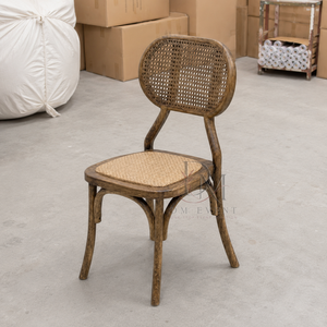 Chaise de mariage ronde en PP imitation bois avec dossier en rotin et siège rembourré pour la location événementielle et la vente en gros - Product Image 4